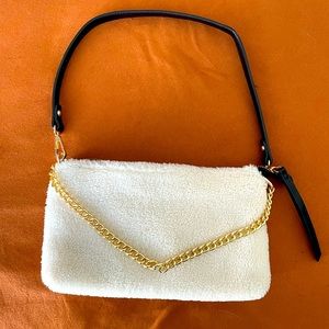 NWOT Sherpa Faux Fur Purse With Chaib